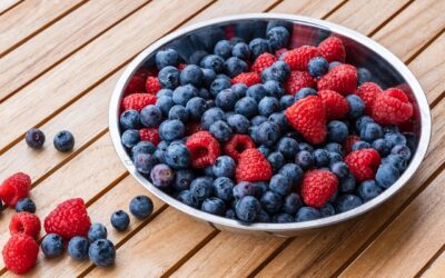 🫐 Arándanos: beneficios, riesgos y cómo elegir los mejores (guía para mayores de 55+)